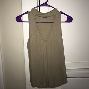 Kendal & Kylie | keyhole tank